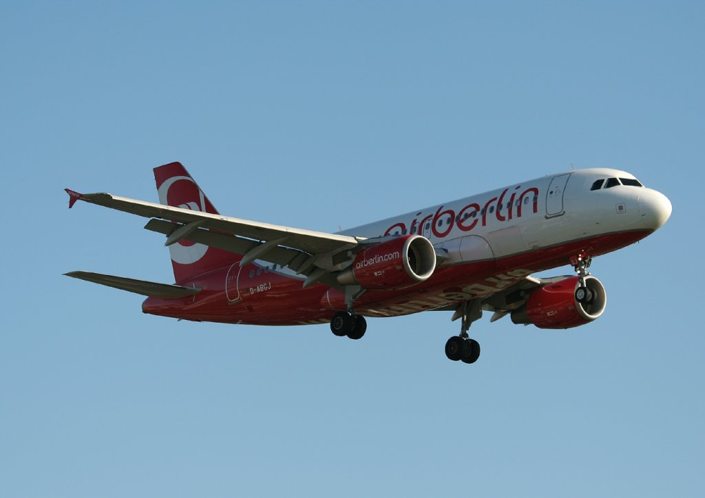 Air Berlin A 319-112 D-ABGJ kurz vor der Landung in Berlin-Tegel am 30.09.2011