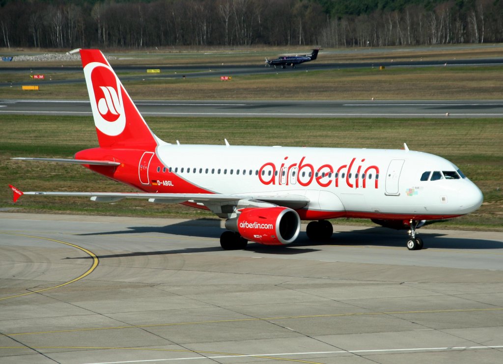 Air Berlin A 319-112 D-ABGL bei der Ankunft in Berlin-Tegel am 02.04.2010