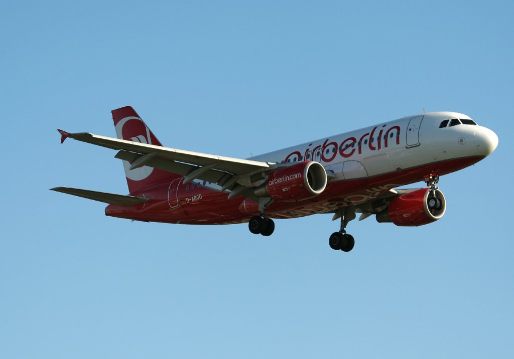 Air Berlin A 319-112 D-ABGO kurz vor der Landung in Berlin-Tegel am 30.09.2011