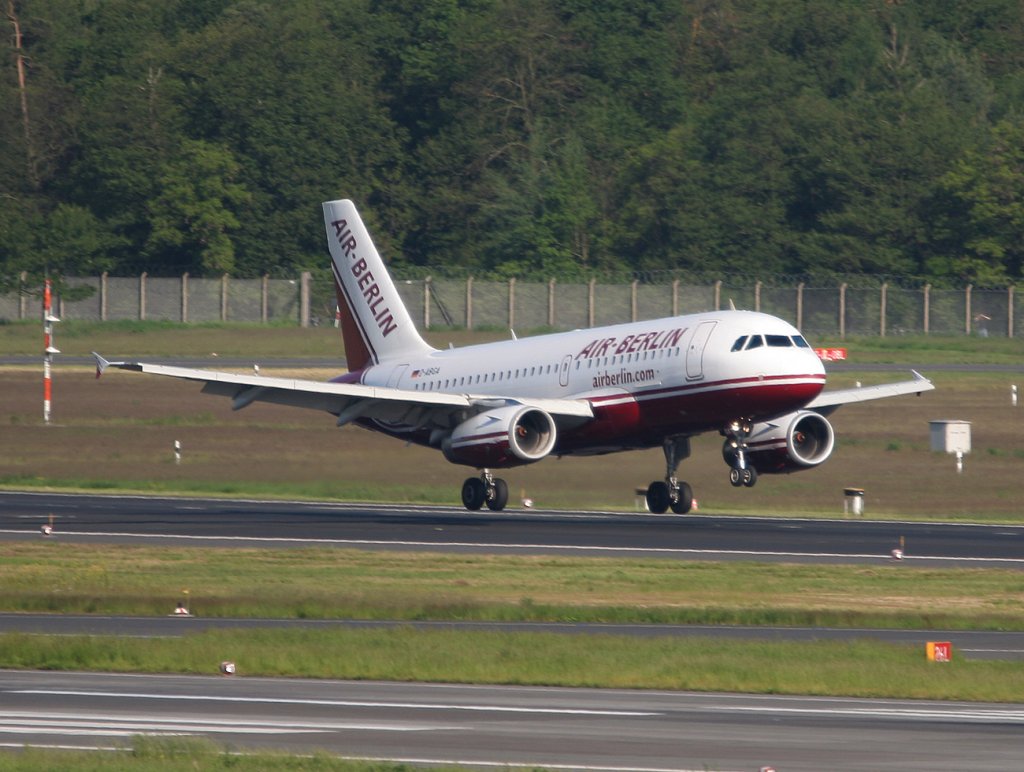 Air Berlin A 319-132 D-ABGA bei der Landung in Berlin-Tegel am 03.06.2010
