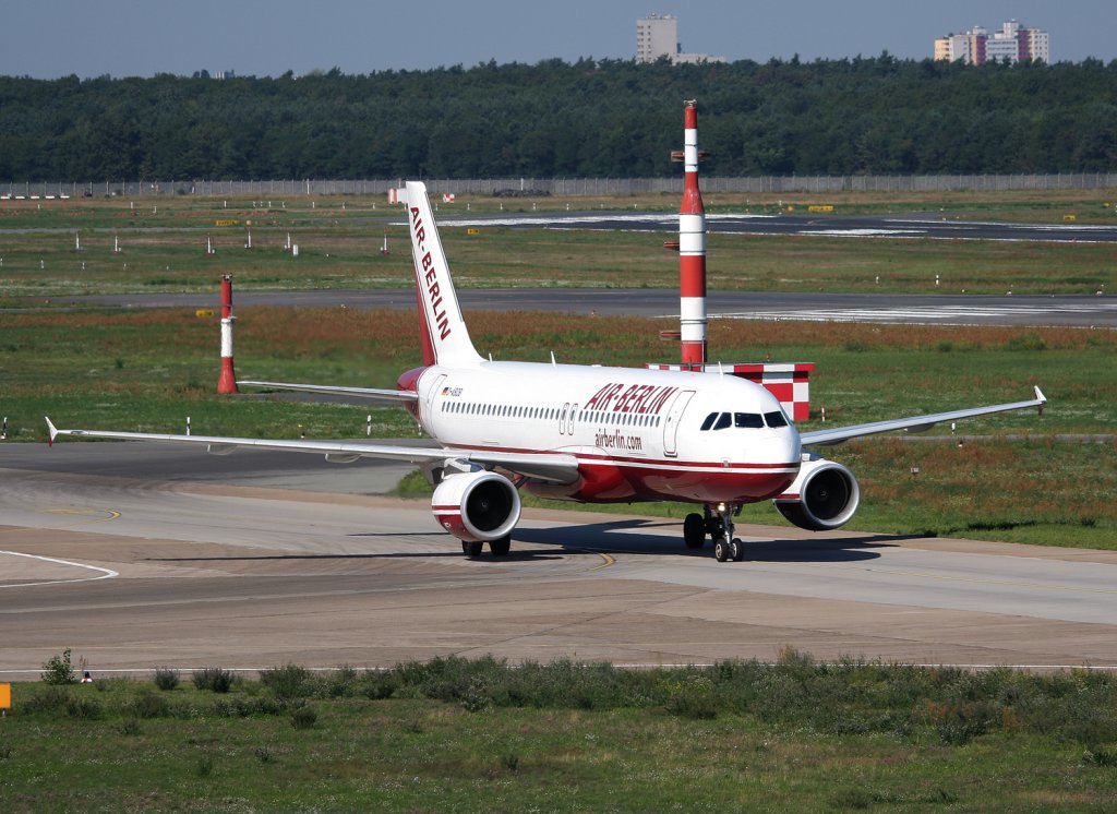 Air Berlin A 320-214 D-ABDB bei der Ankunft in Berlin-Tegel am 21.08.2010