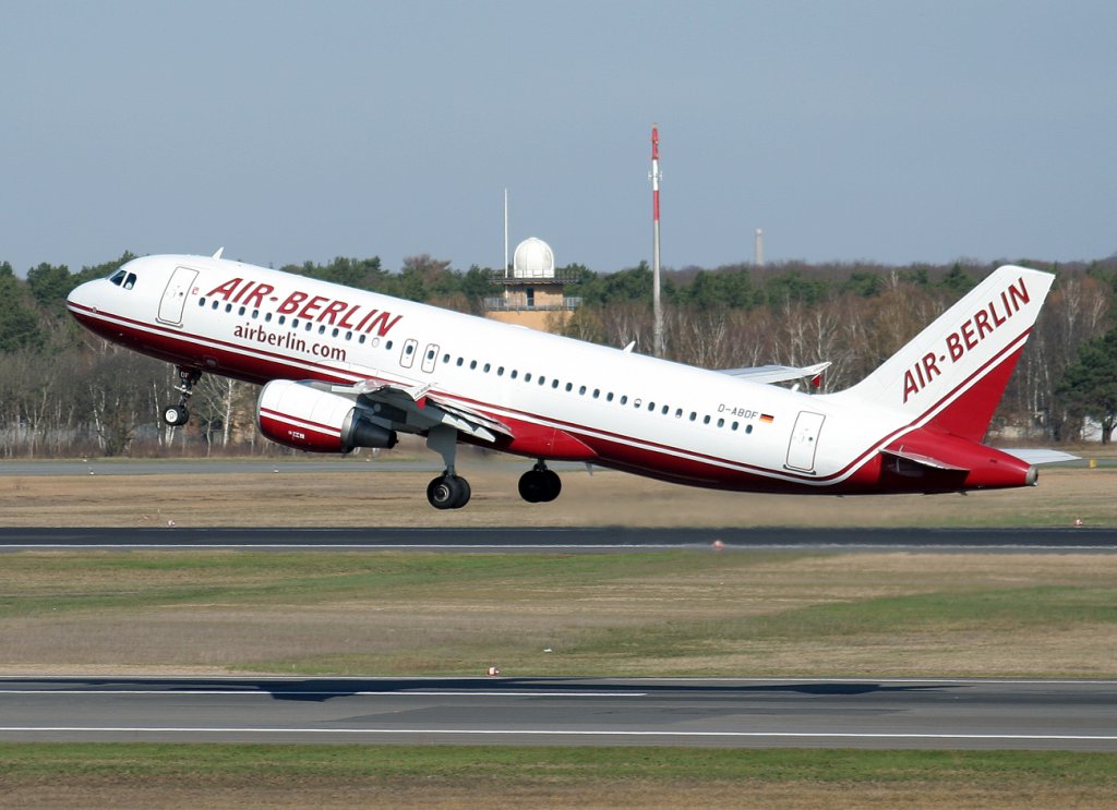 Air Berlin A 320-214 D-ABDF beim Start in Berlin-Tegel am 02.04.2010