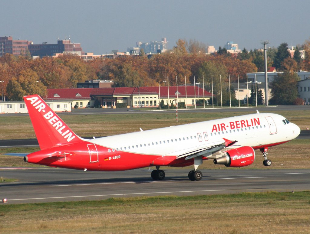 Air Berlin A 320-214 D-ABDR beim Start in Berlin-Tegel am 31.10.2009