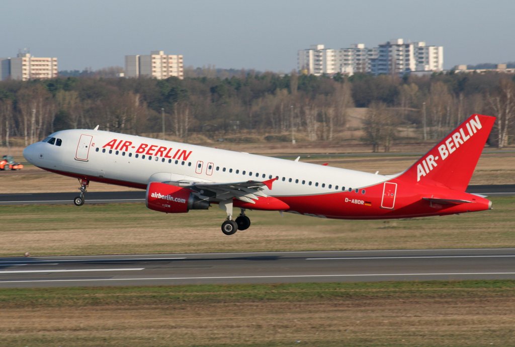Air Berlin A 320-214 D-ABDR beim Start in Berlin-Tegel am 02.04.2010