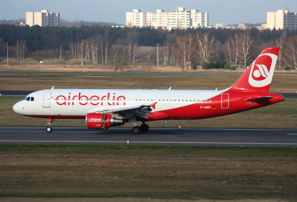 Air Berlin A 320-214 D-ABDT nach der Landung in Berlin-Tegel am 21.11.2009