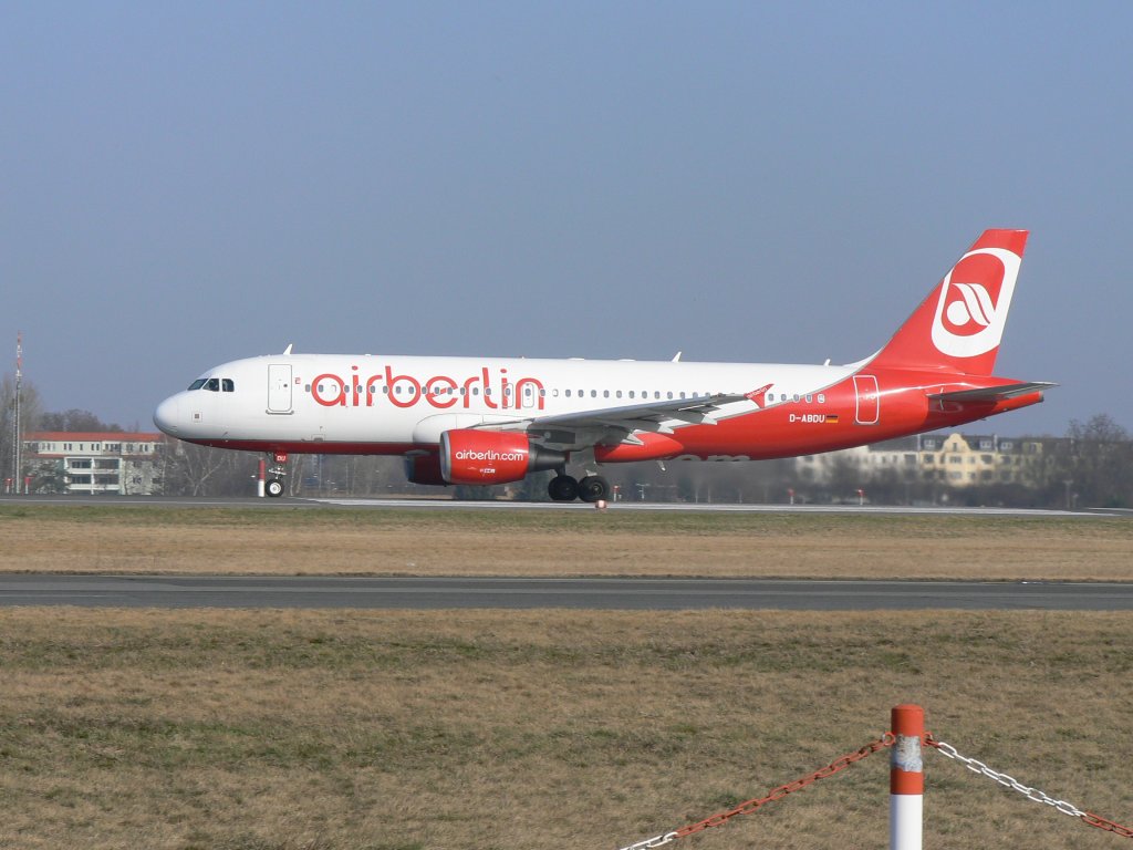 Air Berlin A 320-214 D-ABDU beim Start in Berlin-Tegel am 17.03.2012