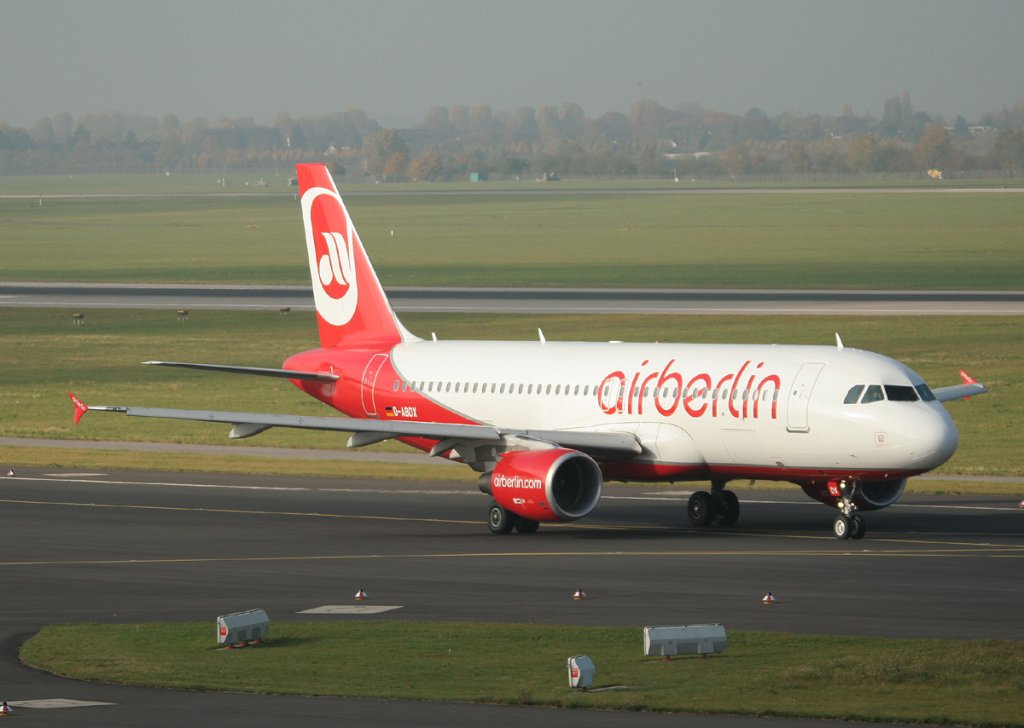Air Berlin A 320-214 D-ABDX auf dem Weg zum Start in Dsseldorf am 31.10.2011