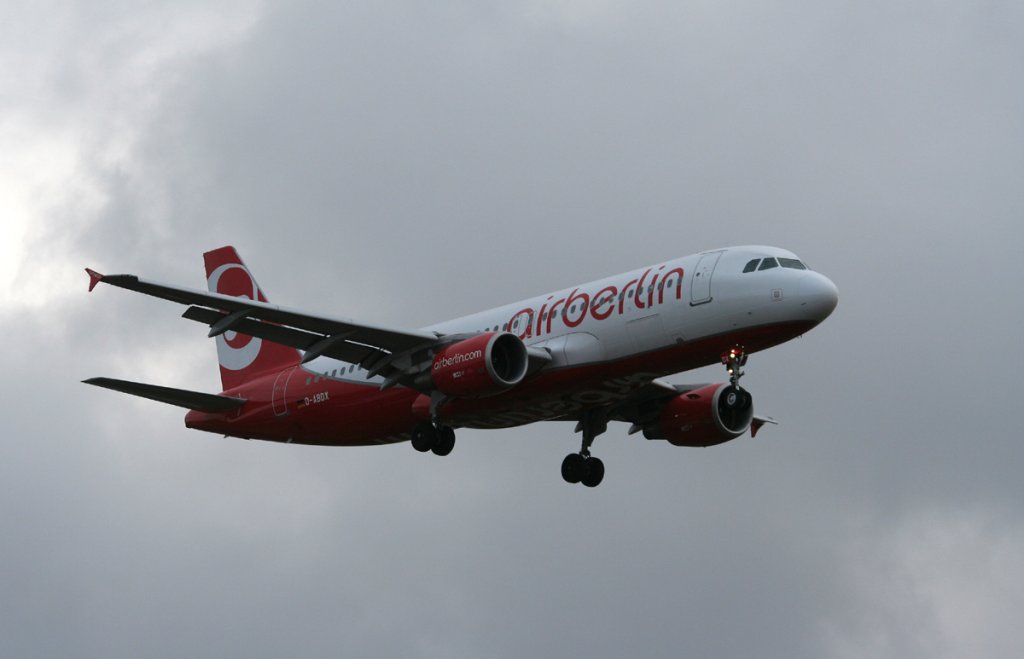 Air Berlin A 320-214 D-ABDX kurz vor der Landung in Berlin-Tegel am 19.02.2012