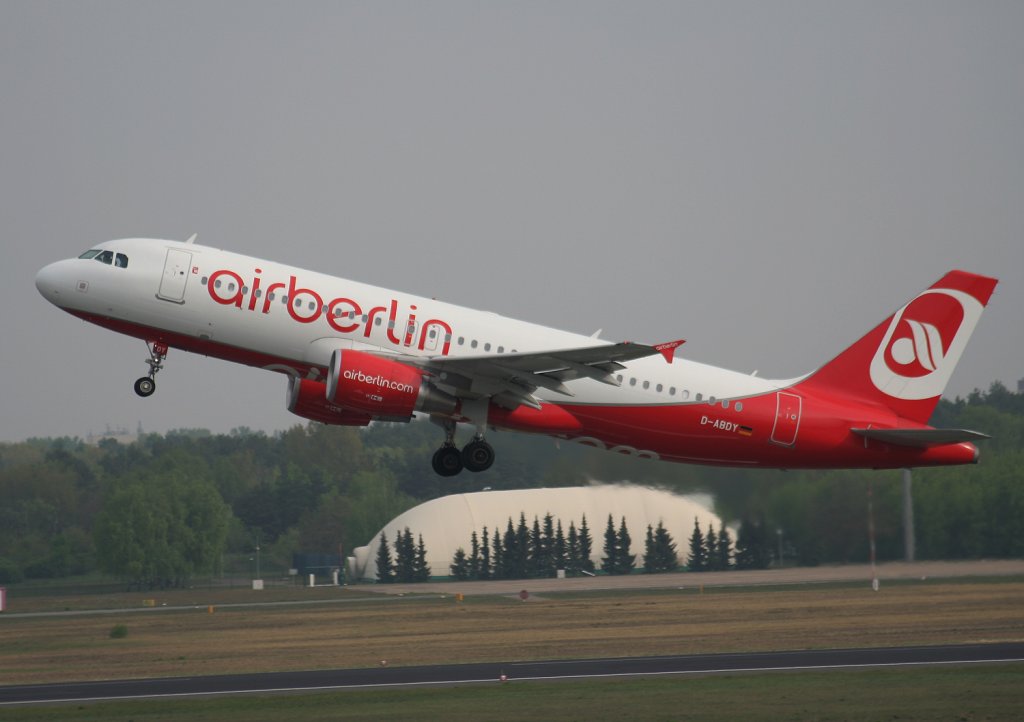 Air Berlin A 320-214 D-ABDY beim Start in Berlin-Tegel am 01.05.2010