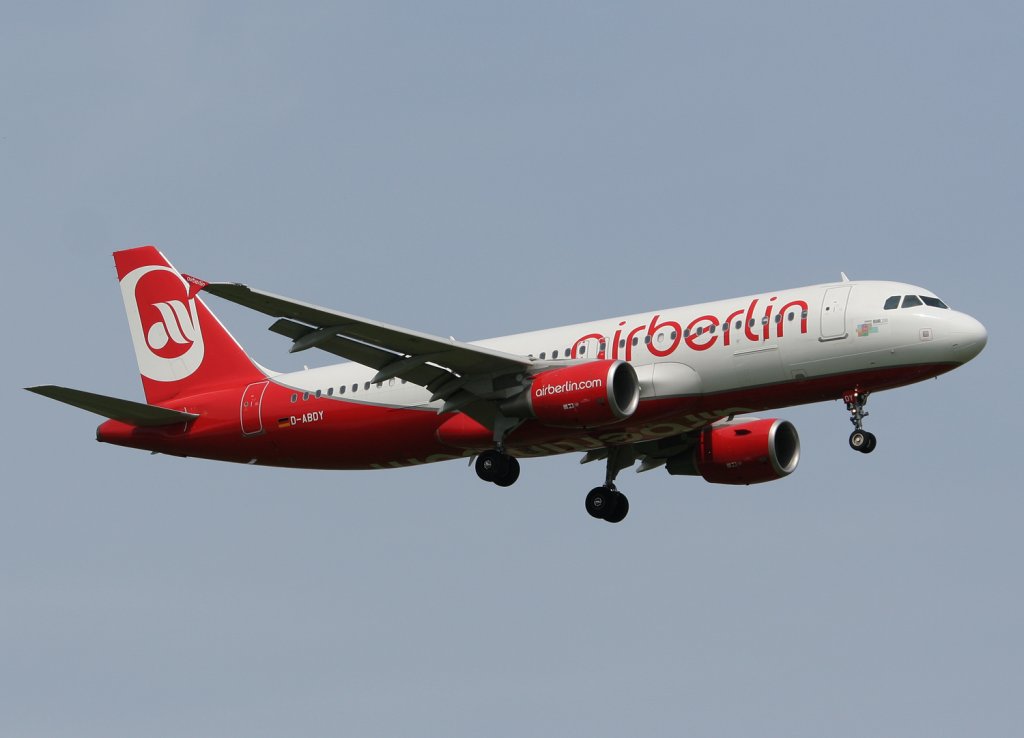 Air Berlin A 320-214 D-ABDY im Landeanflug in Berlin-Schnefeld am 06.06.2010