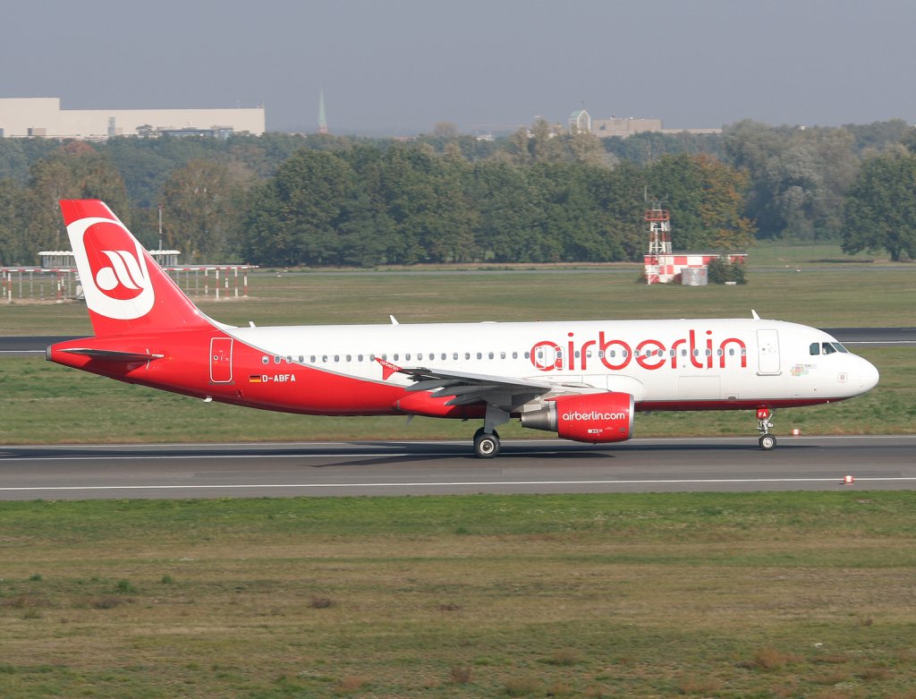 Air Berlin A 320-214 D-ABFA beim Start in Berlin-Tegel am 09.10.2010