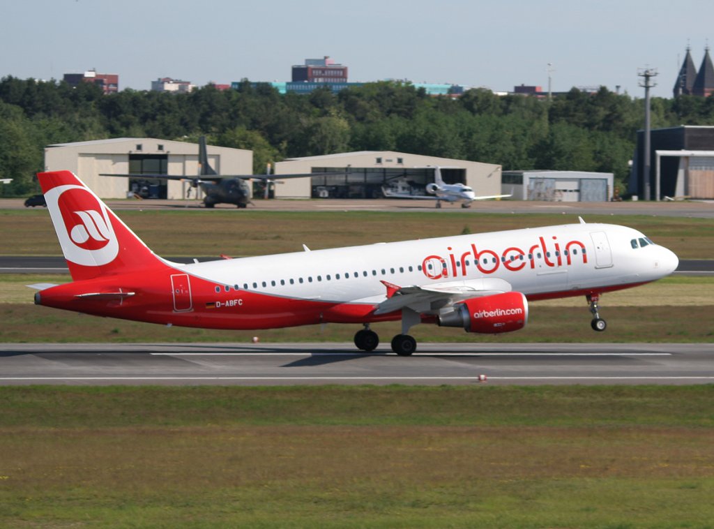 Air Berlin A 320-214 D-ABFC beim Start in Berlin-Tegel am 03.06.2010