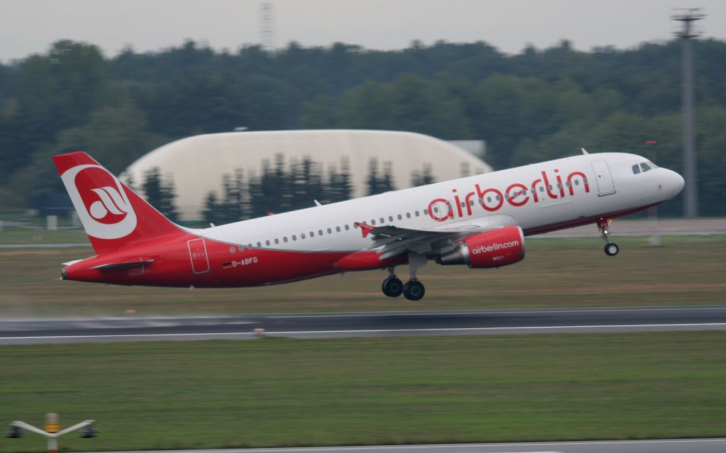 Air Berlin A 320-214 D-ABFG beim Start in Berlin-Tegel am 04.09.2010