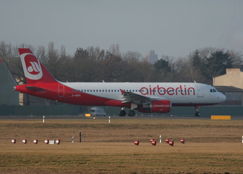 Air Berlin A 320-214 D-ABFG kurz vor dem Start in Berlin-Tegel am 09.03.2012