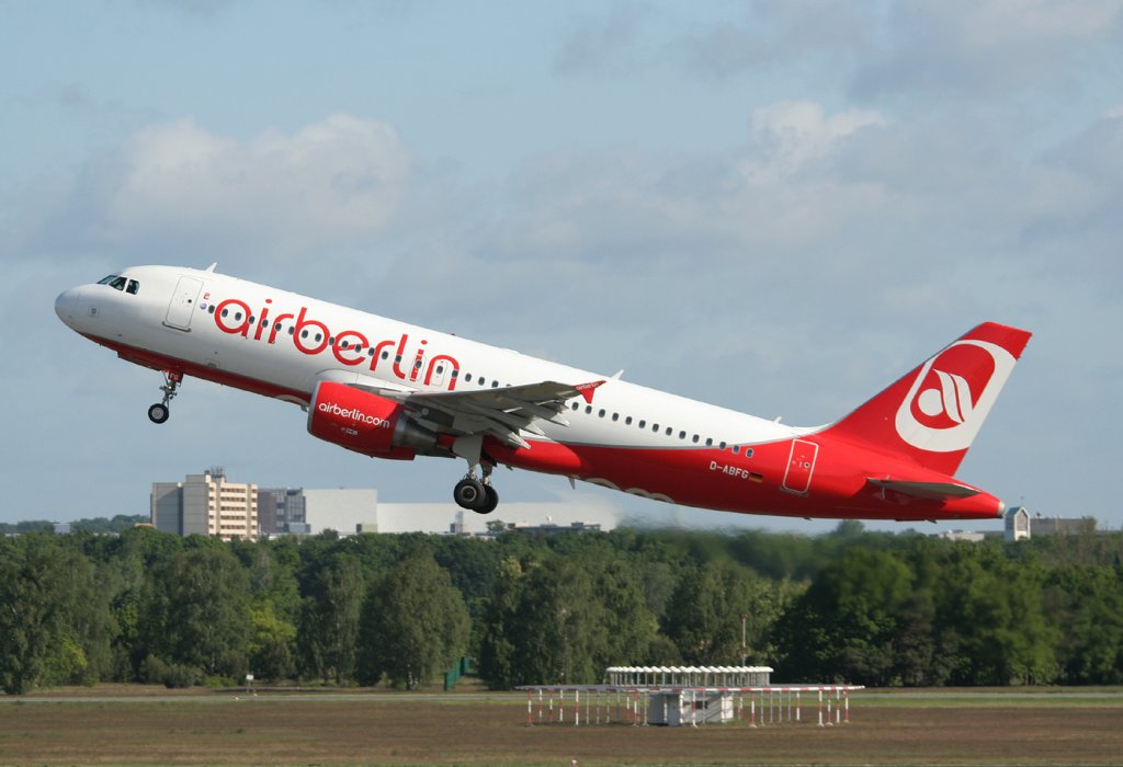 Air Berlin A 320-214 D-ABFG beim Start in Berlin-Tegel am 17.05.2012