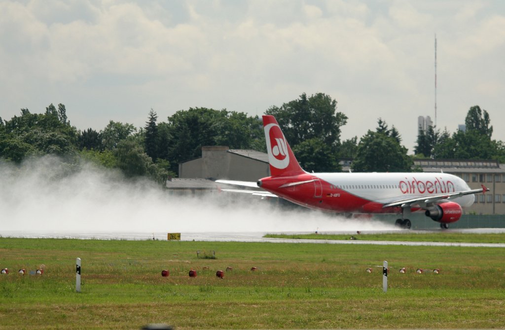 Air Berlin A 320-214 D-ABFG beim Start in Berlin-Tegel am 25.06.2012