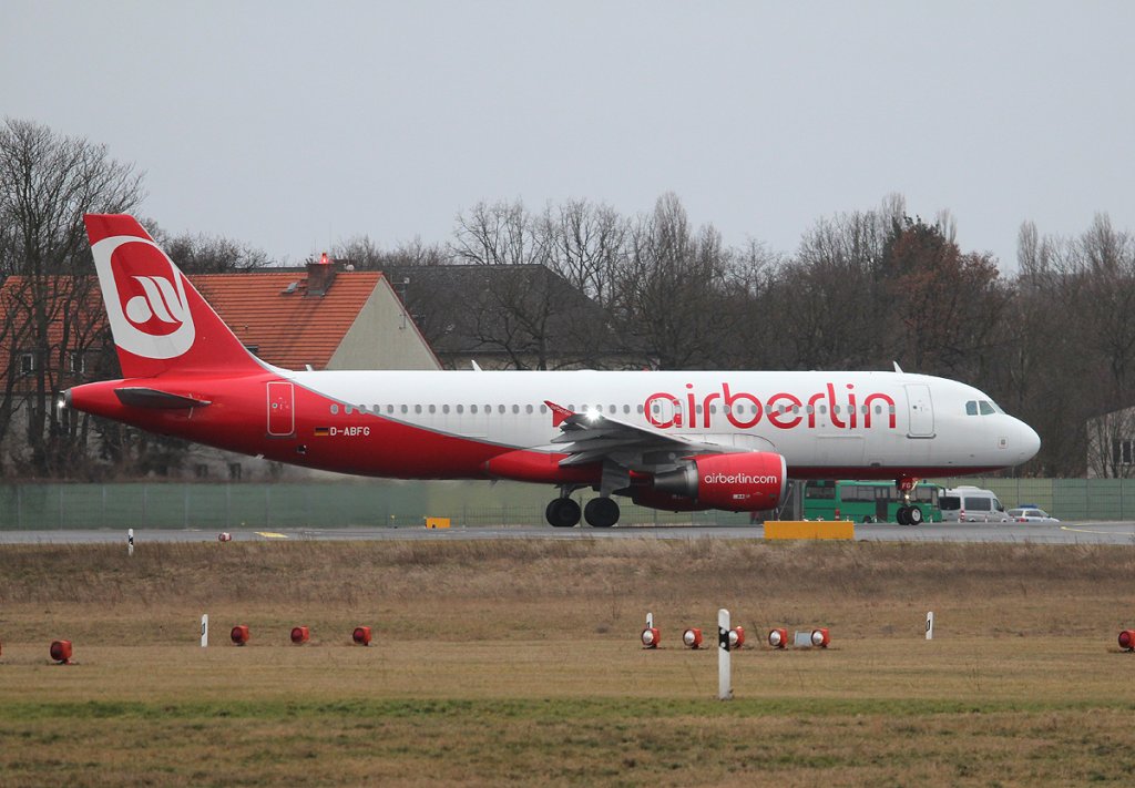 Air Berlin A 320-214 D-ABFG kurz vor dem Start in Berlin-Tegel am 03.03.2013