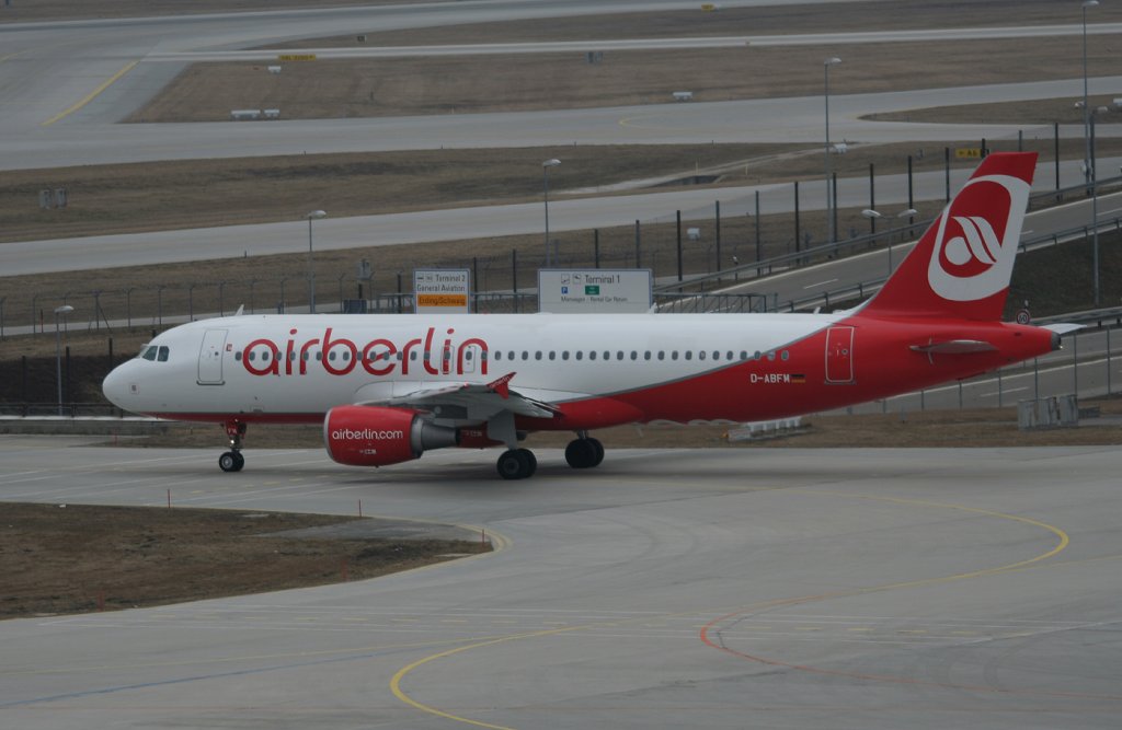 Air Berlin A 320-214 D-ABFM an einem sehr trben 10.03.2011 auf dem Flughafen Mnchen