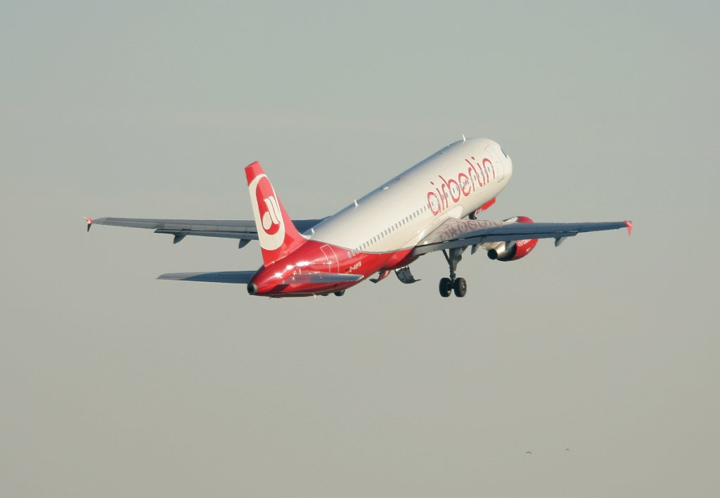 Air Berlin A 320-214 D-ABFN kurz nach dem Start in Berlin-Tegel am 25.09.2011