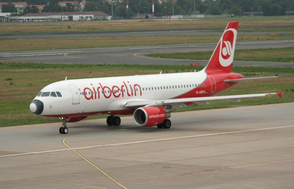 Air Berlin A 320-214 D-ABFU am 03.07.2012 auf dem Flughafen Berlin-Tegel