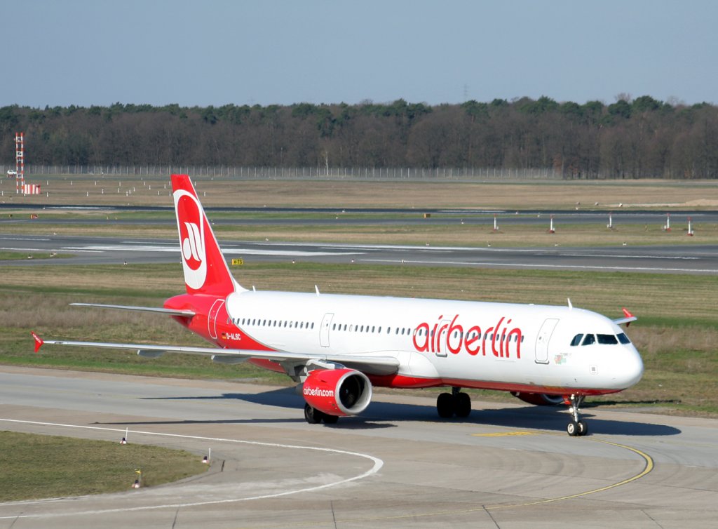 Air Berlin A 321-211 A-ALSC bei der Ankunft in Berlin-Tegel am 02.04.2010