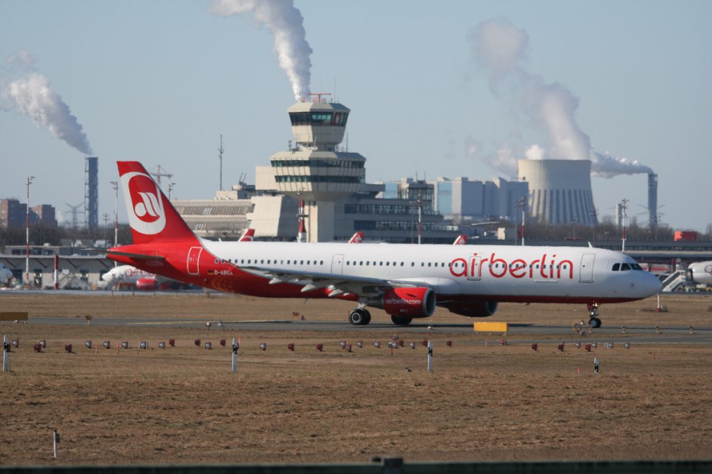 Air Berlin A 321-211 D-ABCA auf dem Weg zum Start in Berlin-Tegel am 06.03.2011