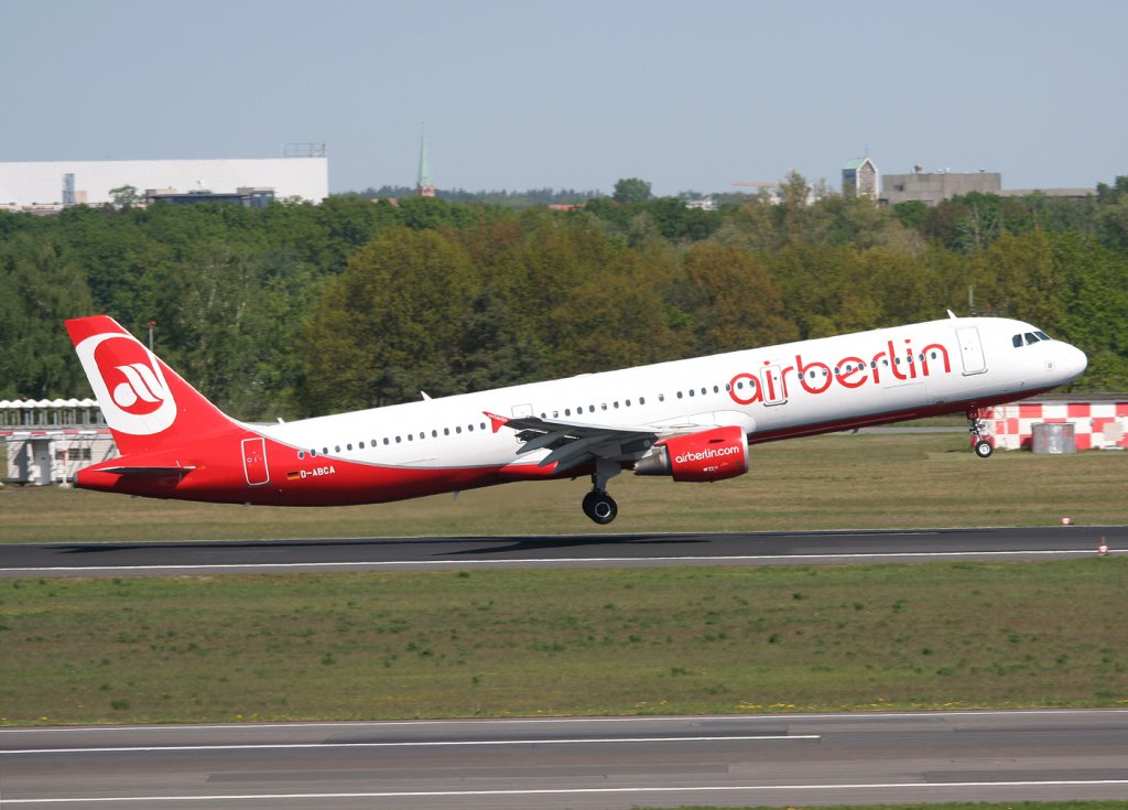 Air Berlin A 321-211 D-ABCA beim Start in Berlin-Tegel am 30.04.2011