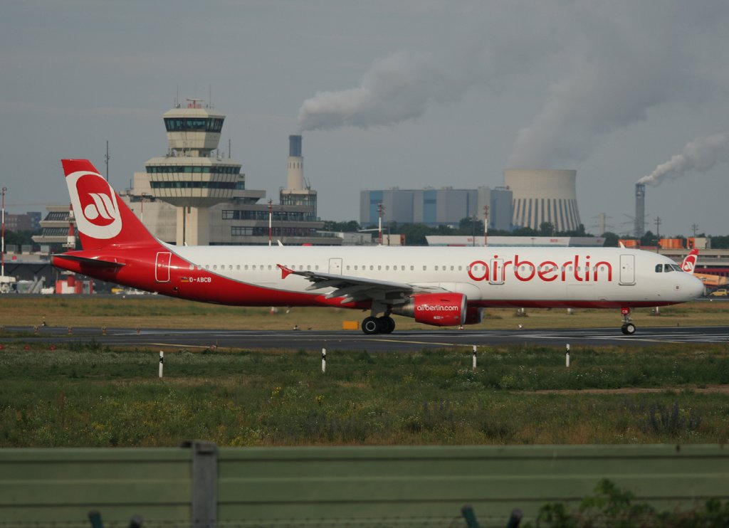 Air Berlin A 321-211 D-ABCB kurz vor dem Start in Berlin-Tegel am 18.06.2011
