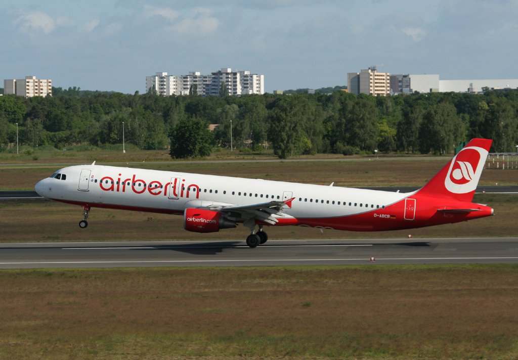 Air Berlin A 321-211 D-ABCB beim Start in Berlin-Tegel am 17.05.2012
