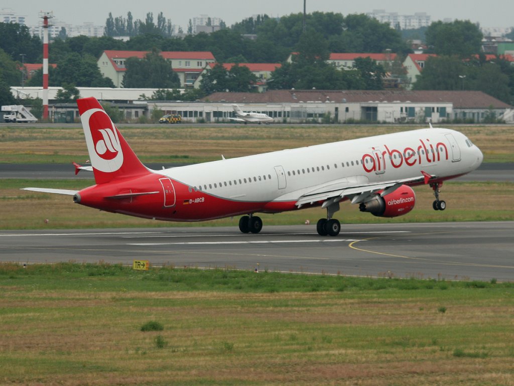 Air Berlin A 321-211 D-ABCB beim Start in Berlin-Tegel am 03.07.2012