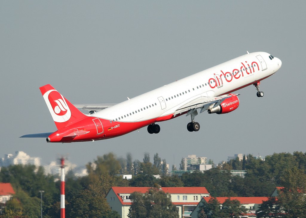 Air Berlin A 321-211 D-ABCC beim Start in Berlin-Tegel am 25.09.2011