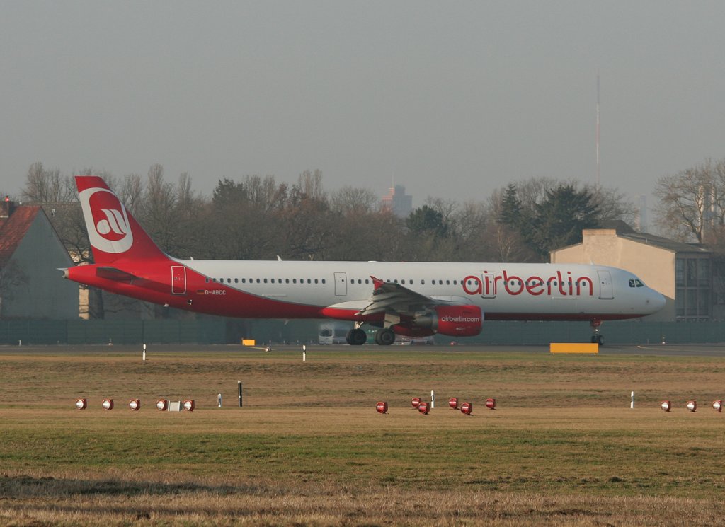 Air Berlin A 321-211 D-ABCC kurz vor dem Start in Berlin-Tegel am 17.03.2012