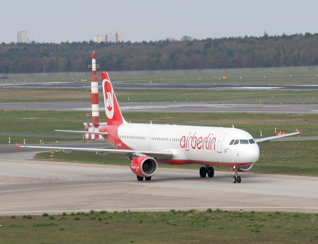Air Berlin A 321-211 D-ABCF bei der Ankunft in Berlin-Tegel am 24.04.2010