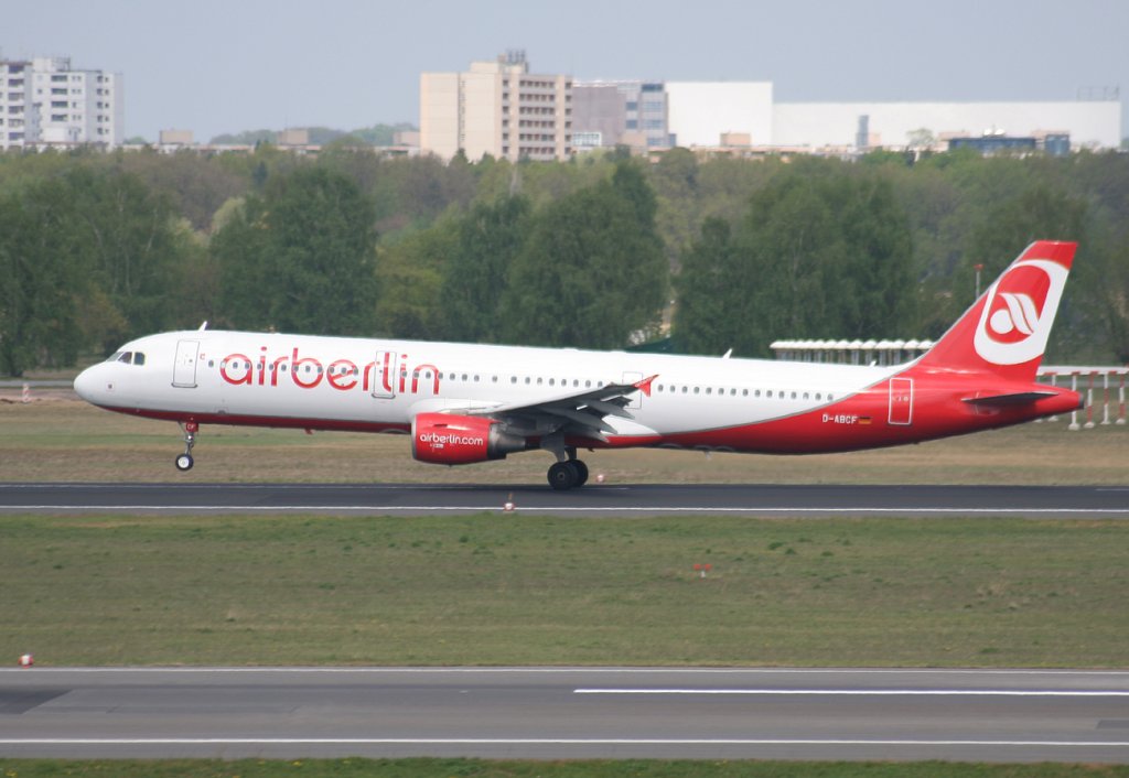 Air Berlin A 321-211 D-ABCF beim Start in Berlin-Tegel am 01.05.2010