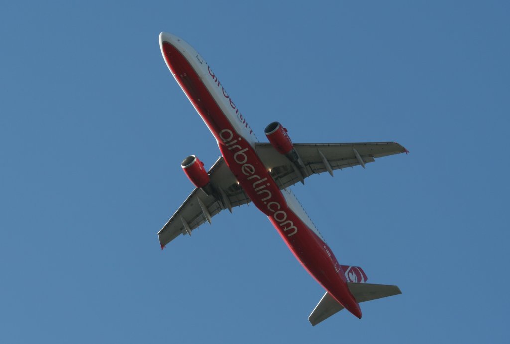 Air Berlin A 321-211 D-ABCG beim Start in Berlin-Tegel am 12.02.2011