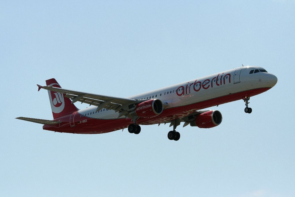 Air Berlin A 321-211 D-ABCK kurz vor der Landung in Berlin-Tegel am 09.06.2012