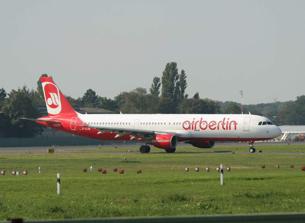 Air Berlin A 321-211 D-ALSA auf dem Weg zum Start in Berlin-Tegel am 17.09.2011