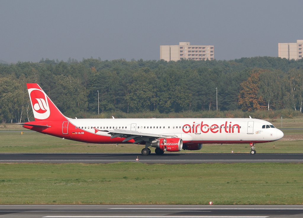 Air Berlin A 321-211 D-ALSB nach der Landung in Berlin-Tegel am 09.10.2010