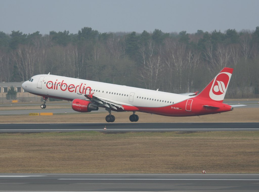 Air Berlin A 321-211 D-ALSB beim Start in Berlin-Tegel am 02.04.2011