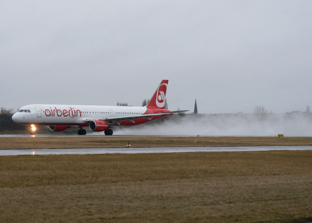 Air Berlin A 321-211 D-ALSB beim Start in Berlin-Tegel am 19.02.2012