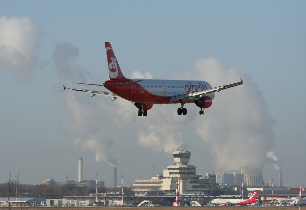 Air Berlin A 321-211 D-ALSB kurz vor der Landung in Berlin-Tegel am 09.03.2012