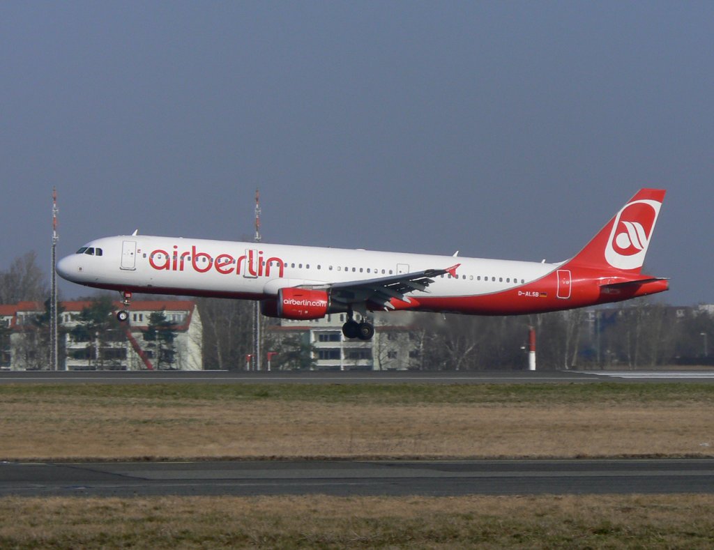 Air Berlin A 321-211 D-ALSB bei der Landung in Berlin-Tegel am 17.03.2012