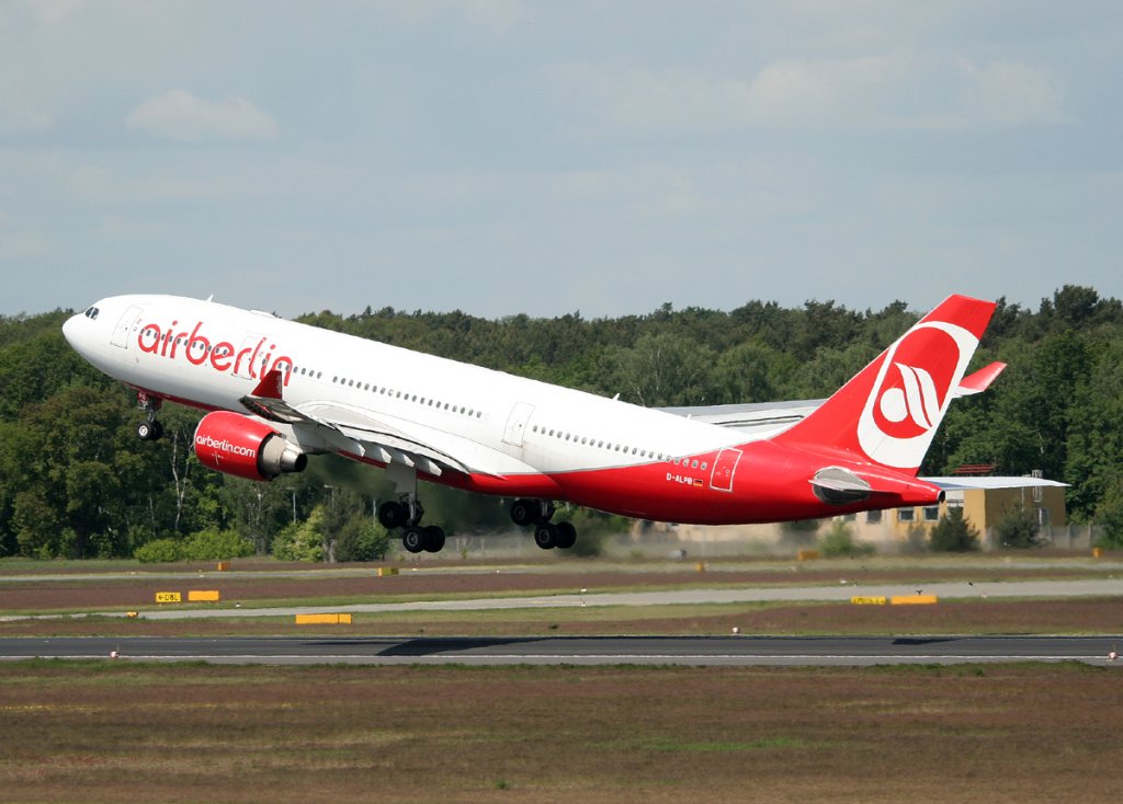 Air Berlin A 330-223 D-ALPB beim Start in Berlin-Tegel am 17.05.2012