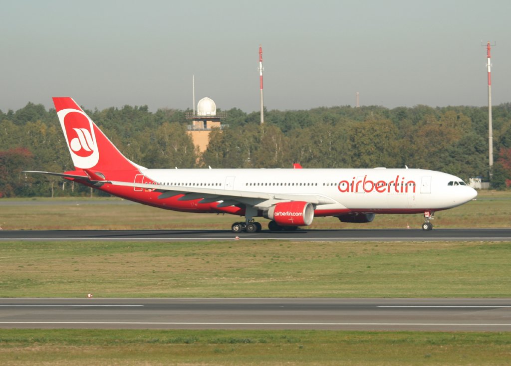 Air Berlin A 330-223 D-ALPD beim Start in Berlin-Tegel am 01.10.2011
