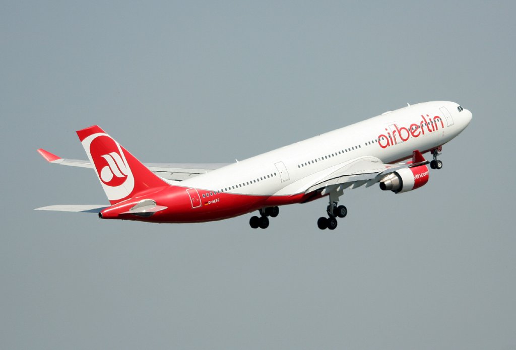 Air Berlin A 330-223 D-ALPJ beim Start in Berlin-Tegel am 22.05.2012
