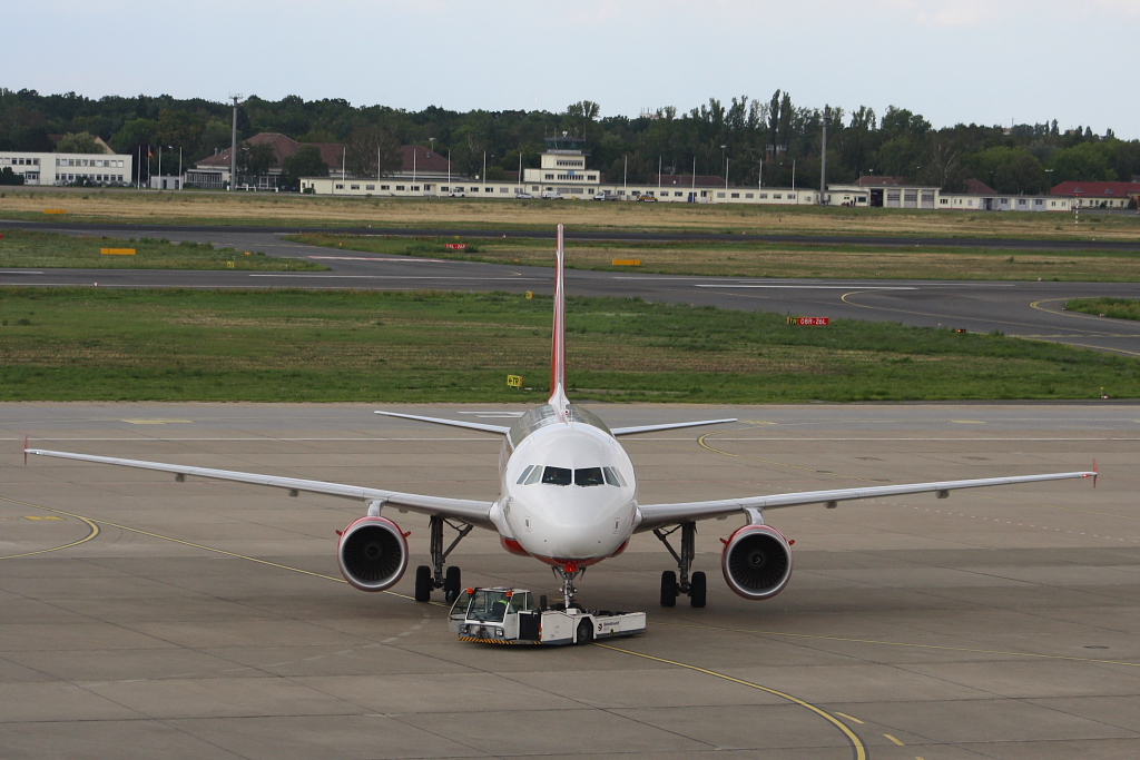 Air Berlin 
Airbus A319-112 
D-ABGO 
Berlin-Tegel 
19.08.10

