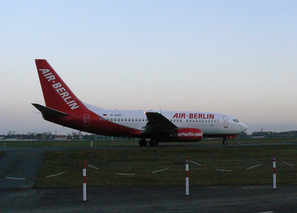 Air Berlin B 727-75B D-AGEP am frhen Morgen des 21.11.2009 auf dem Flughafen Berlin-Tegel