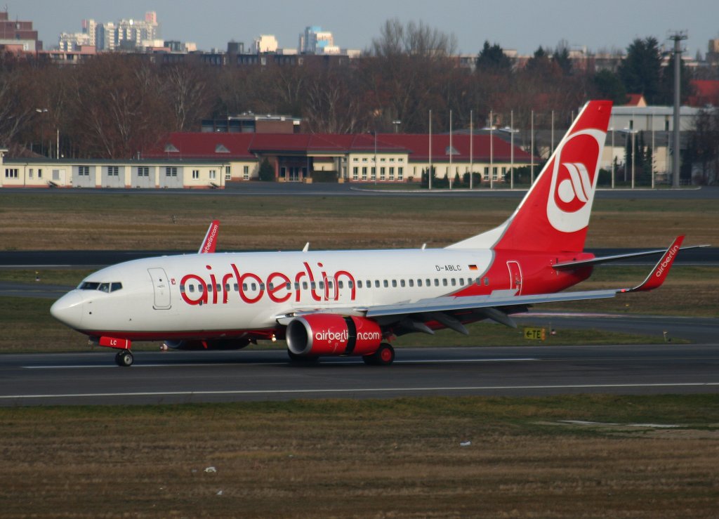 Air Berlin B 737-76J D-ABLC nach der Landung in Berlin-Tegel am 21.11.2009