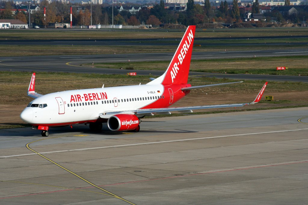 Air Berlin B 737-76J(WL) am 31.10.2009 D-ABLA auf dem Weg zum Start in Berlin-Tegel