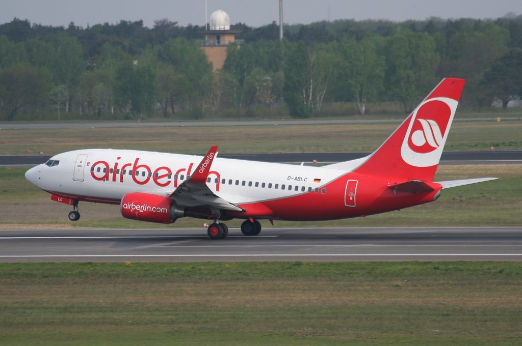Air Berlin B 737-76J(WL) D-ABLC beim Start in Berlin-Tegel am 01.05.2010